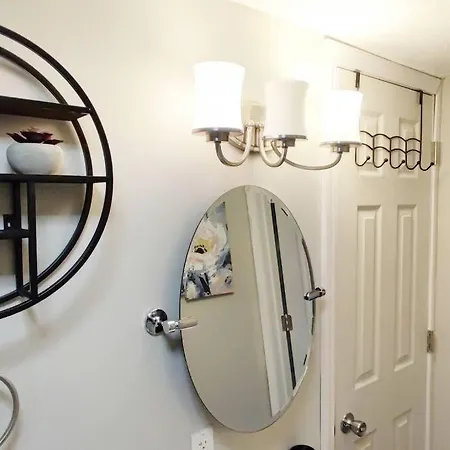 Spacious Suite Close To Downtown Indy/ King Bed Indianapolis Exterior photo